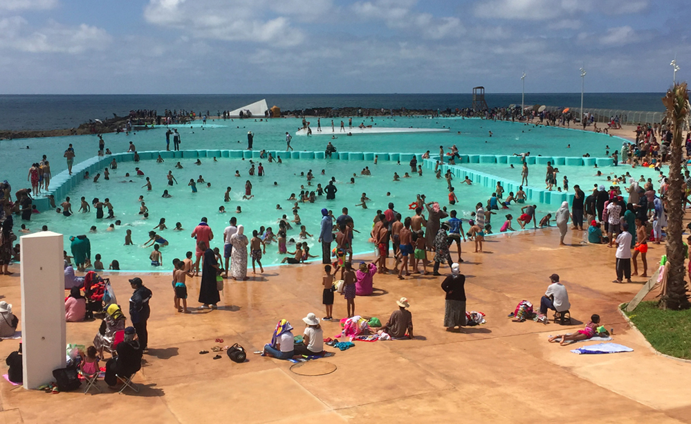 Corniche et grande piscine de la ville de Rabat